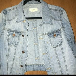 SALE  QUEENS!! Light wash Jean jacket🌻🌼